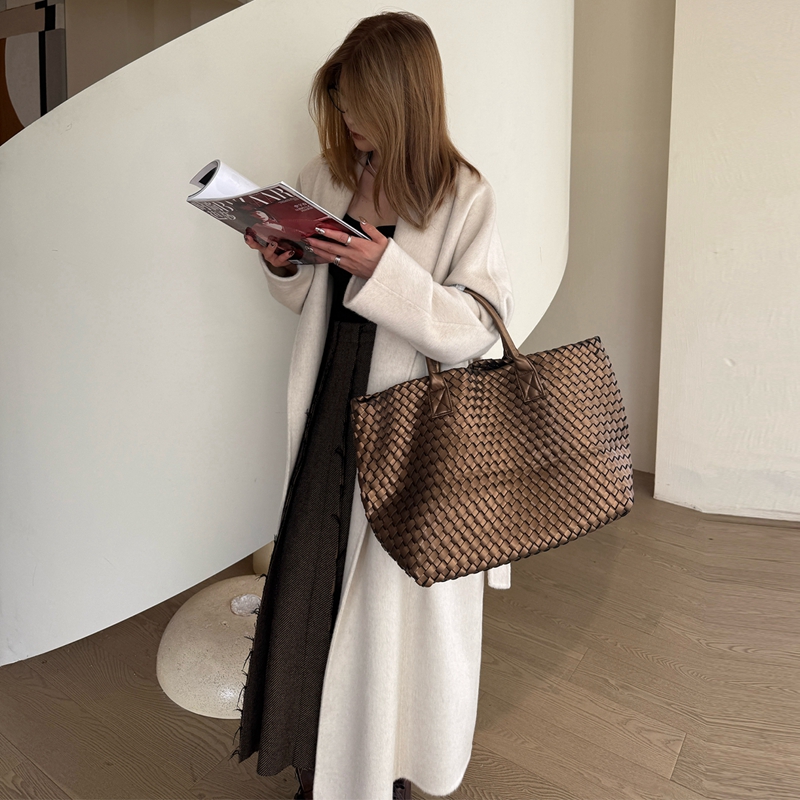 Elegant and Noble Women's Cashmere Double-Faced Woolen Fabric Coat Warm Overcoat for Autumn and Winter Everyday Gatherings
