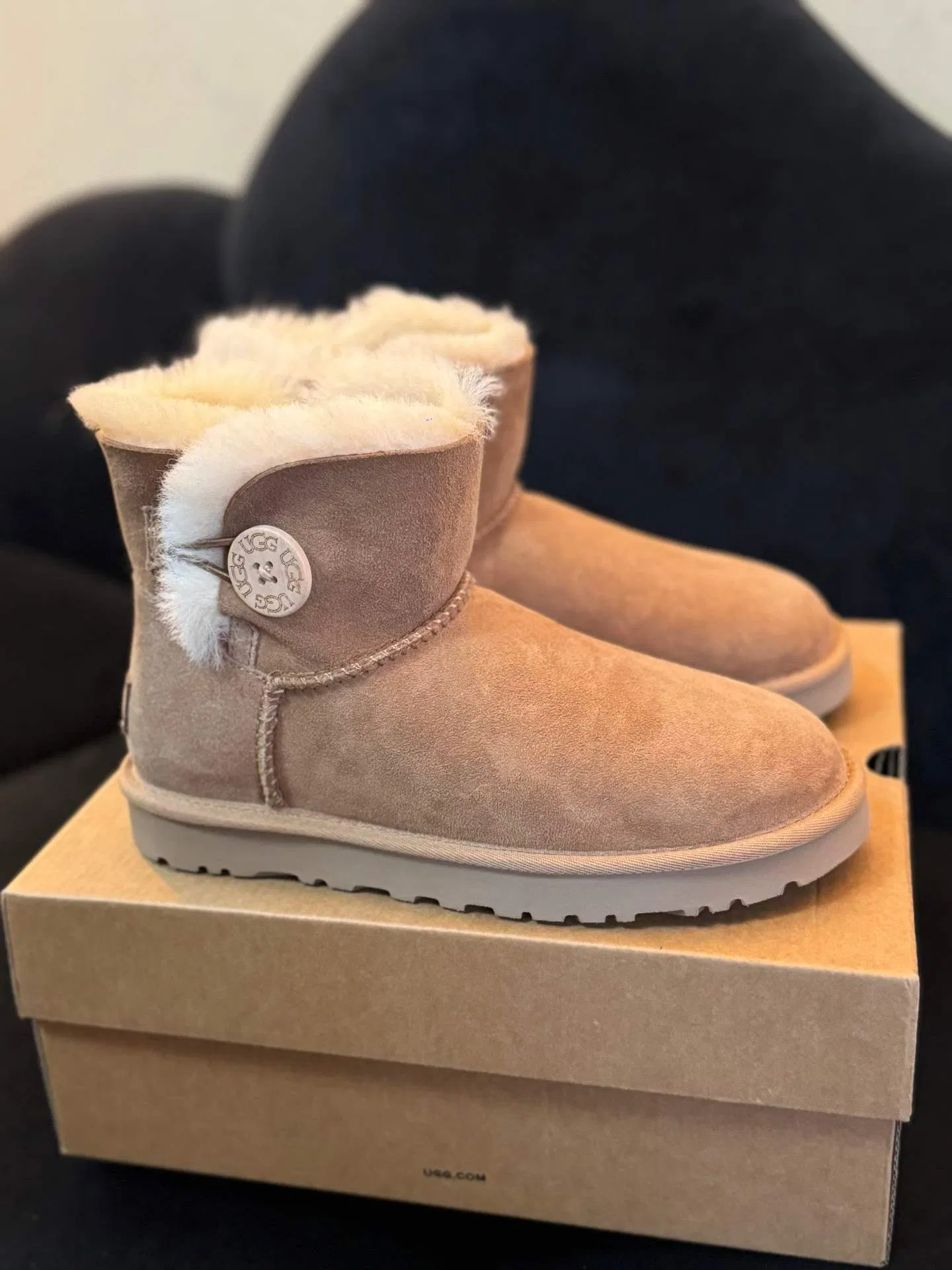 Women's Casual Thickened Sheepskin-Lined Luxury Snow Ankle Footwear for Chilly Days