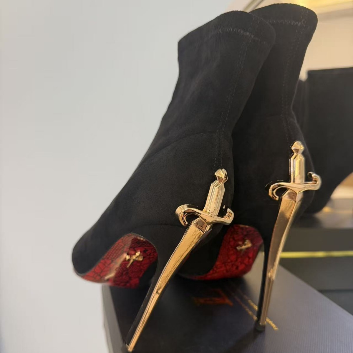 Women's Royal Gold Dagger Scepter Boots - Winter Warm Red Heel