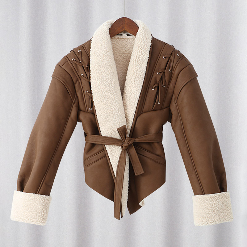 2025 Fashion Streetwear Winter Warm Short Faux Fur Lining Leather Coat Women Fake Shearling Jacket with Belt