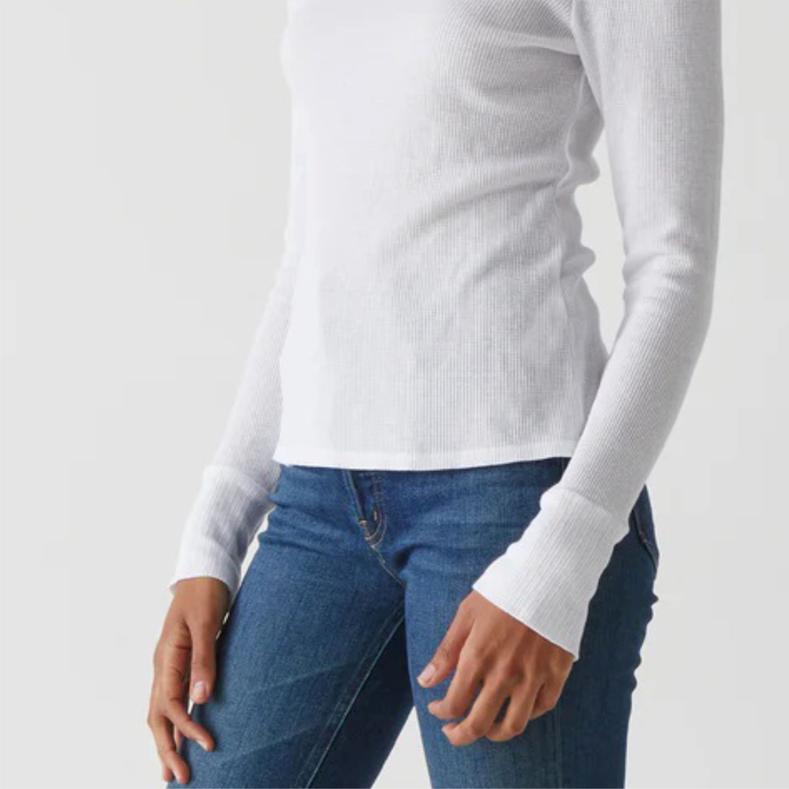 Soft and Cozy Fleece-Lined Thermal Turtleneck for Women - Ideal for Outdoor Activities and Cold Weather Comfort