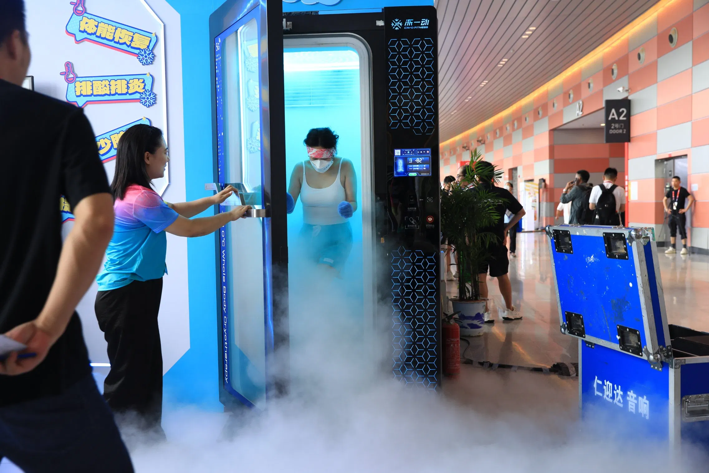 Cryo Chamber Electric Whole Body Cryotherapy Machine Athletes Sports Recovery