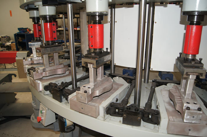 Automatic Direct Injection Machine for Making Sport Shoe Canvas Shoes and School Shoes Safety Shoes in PVC TPR TR Material