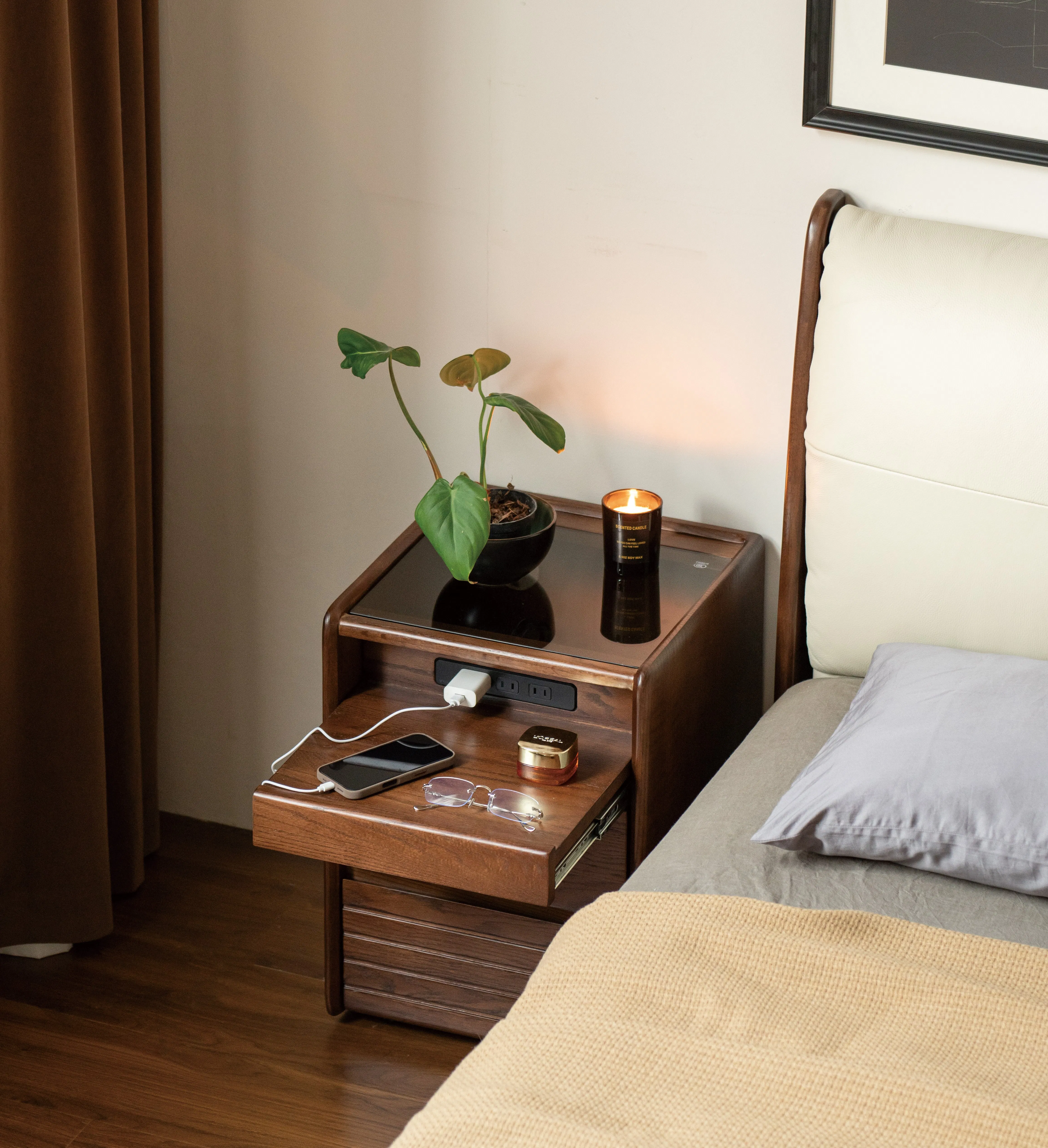 Modern Yeswood Bedside Table 400mm Square Stylish Design From China