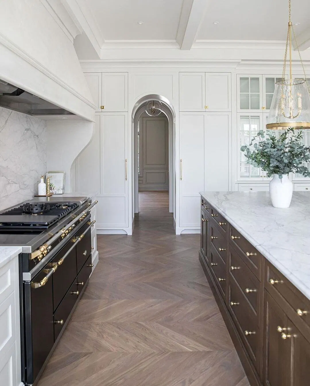 Customized Wardrobe Solutions for a Unique Home Touch