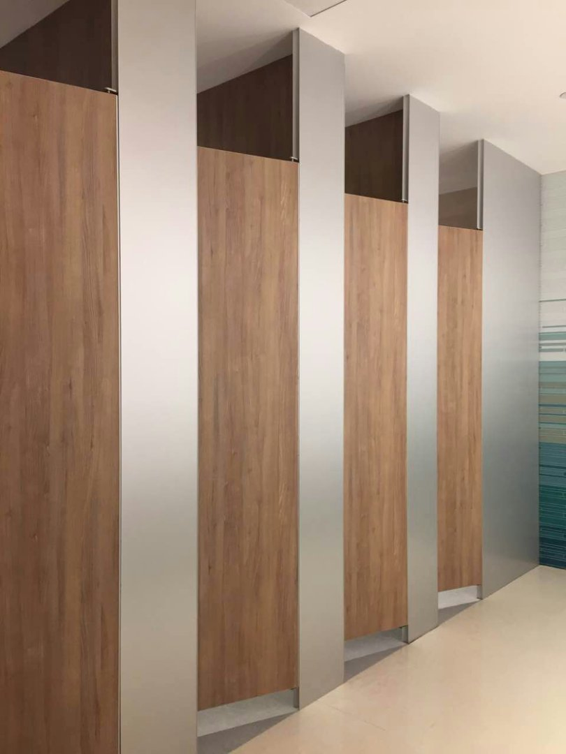 Long Lifetime HPL Bathroom Partitions System Commercial Space Toilet Cubicle