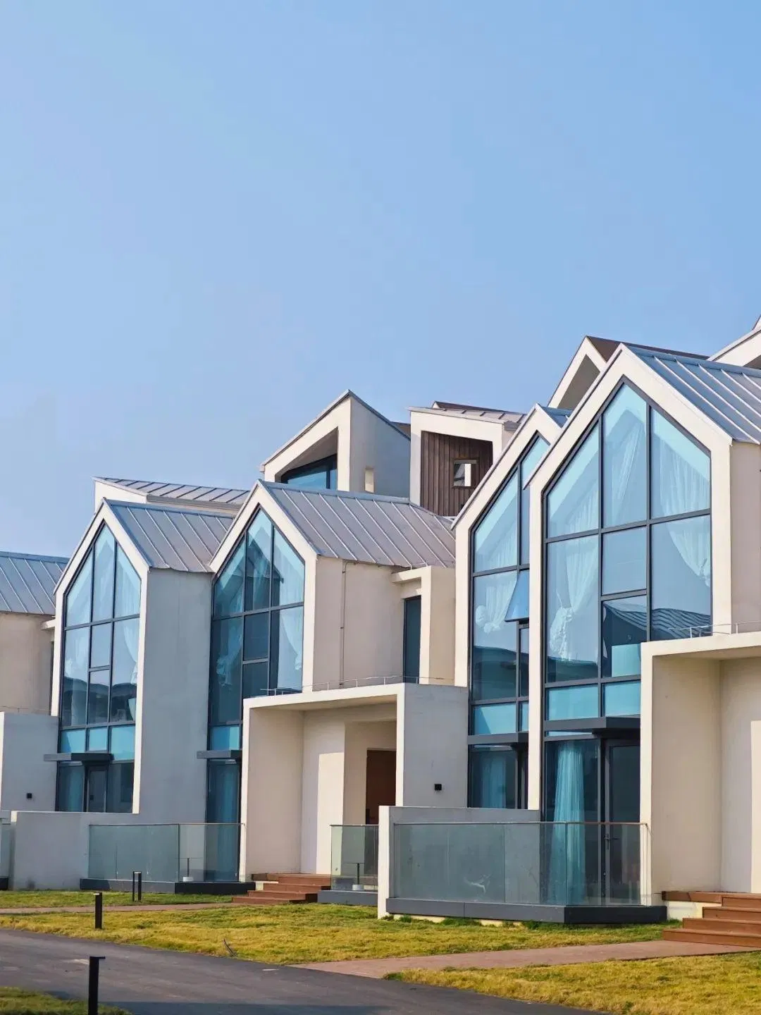 Versatile H-Section Steel Structure Resort Hotel with Free Quote Services