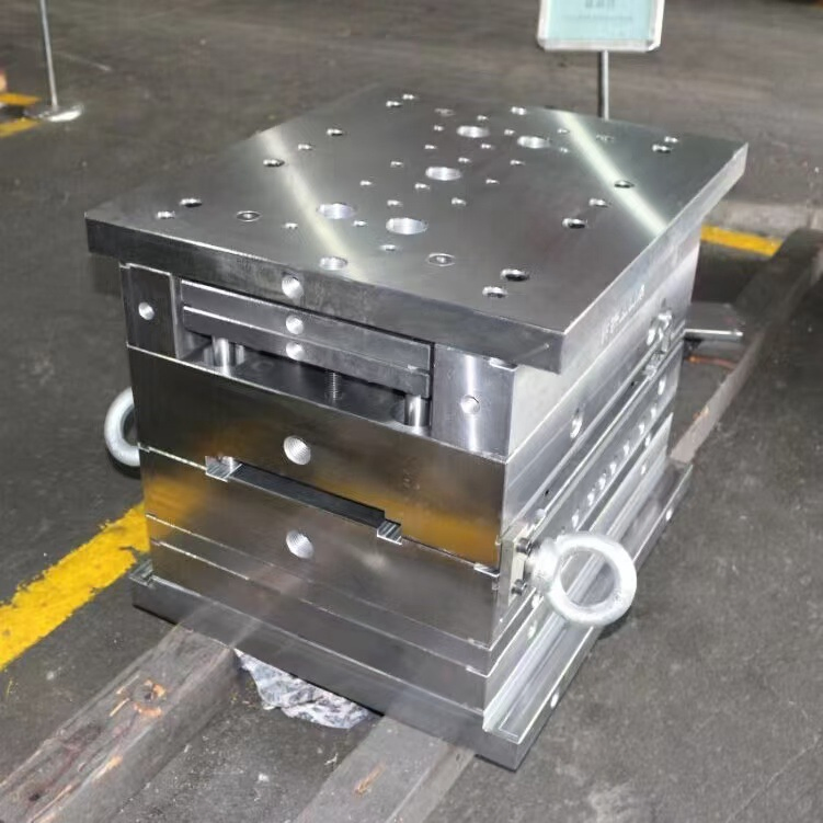 Tailored Custom Injection Mold Solutions for Automotive Parts Manufacturers