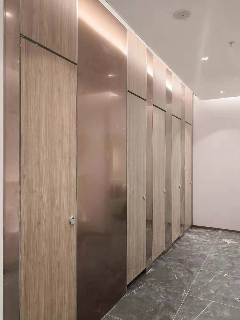 Long Lifetime HPL Bathroom Partitions System Commercial Space Toilet Cubicle