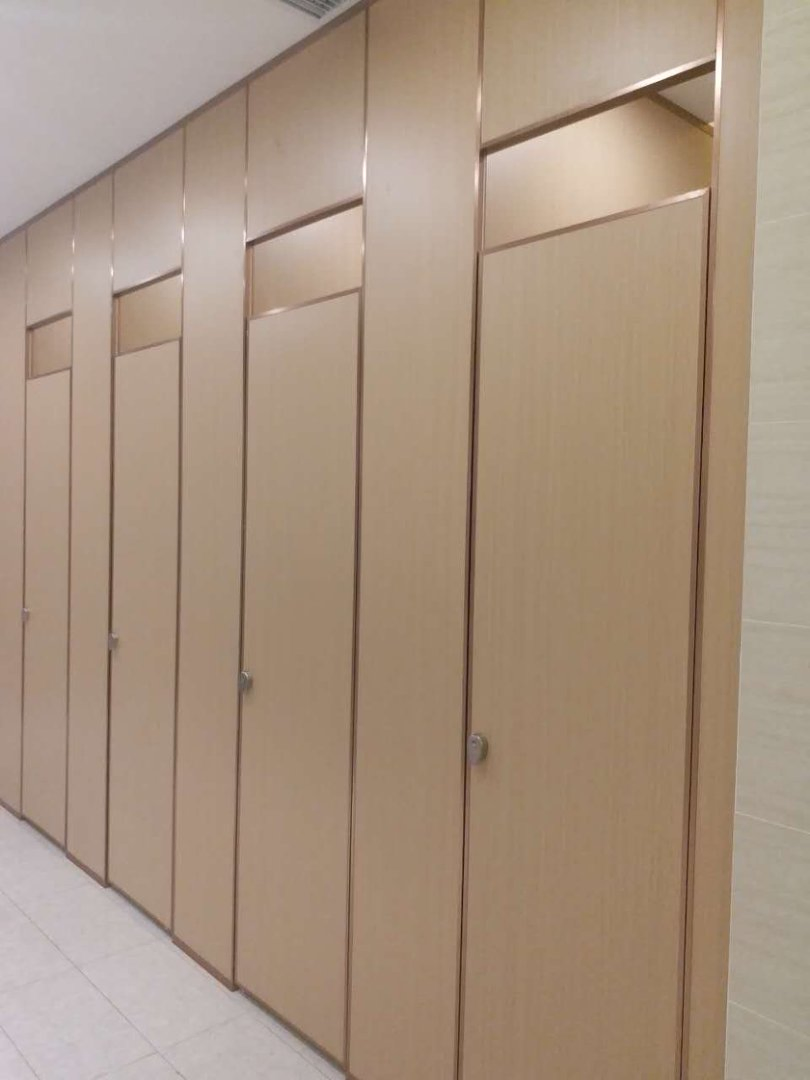 Long Lifetime HPL Bathroom Partitions System Commercial Space Toilet Cubicle