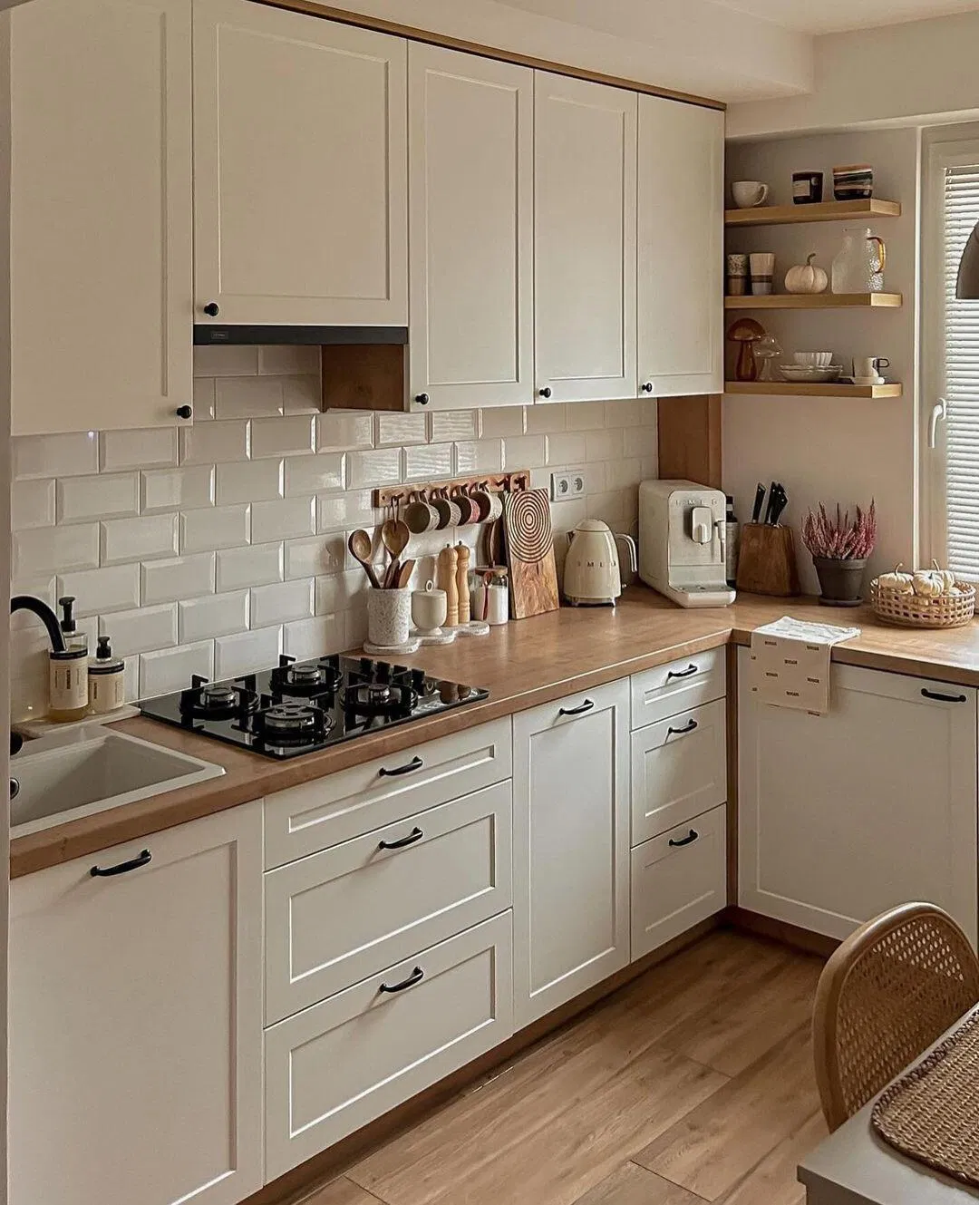 Elegant Customized Wardrobe Solutions for Luxurious Living Spaces