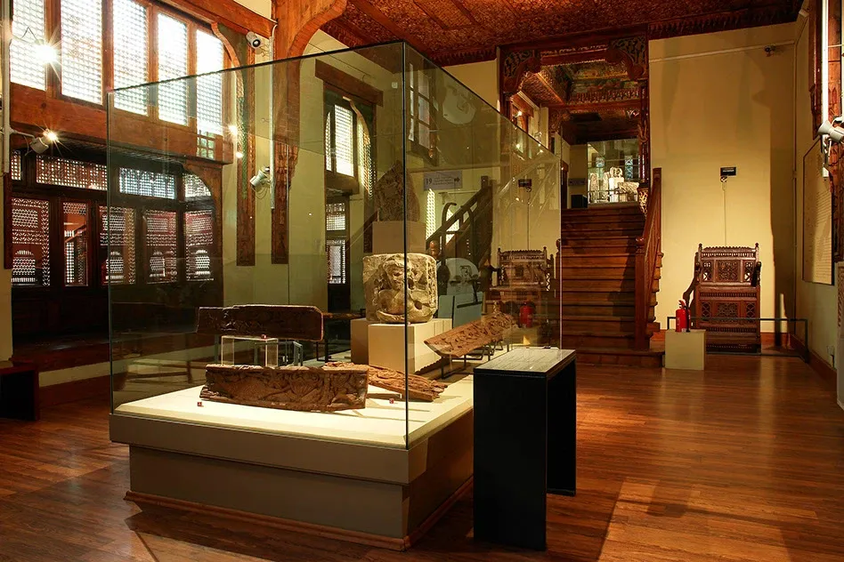 Jewelry Cabinet Display 2