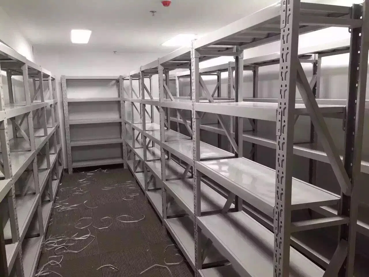 Compact Longspan Shelving System with Versatile Features for Home Use