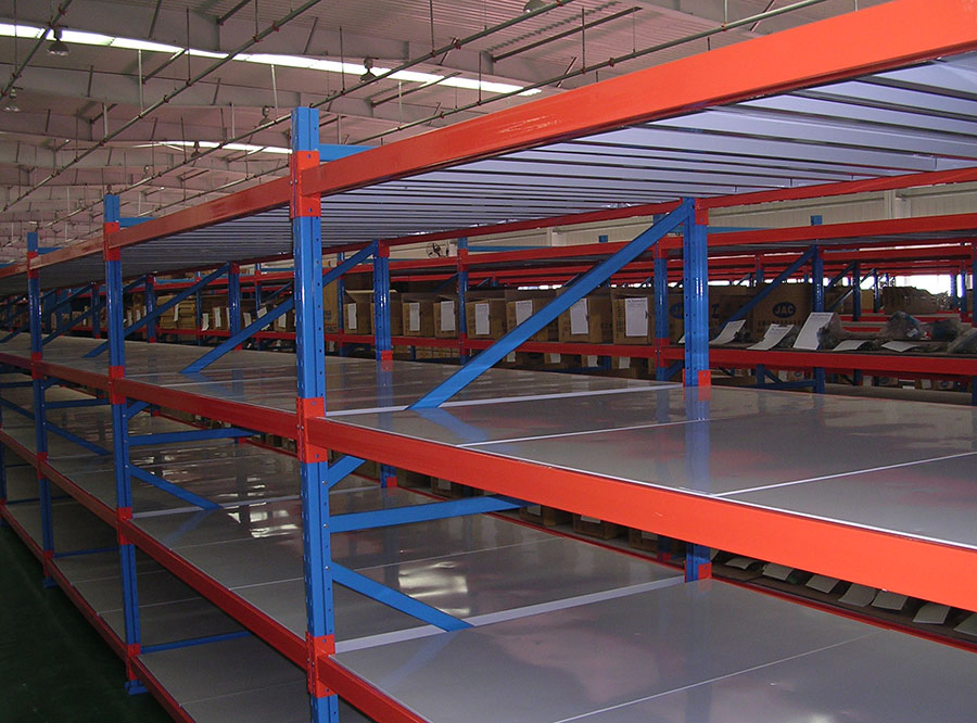 Compact Longspan Shelving System with Versatile Features for Home Use