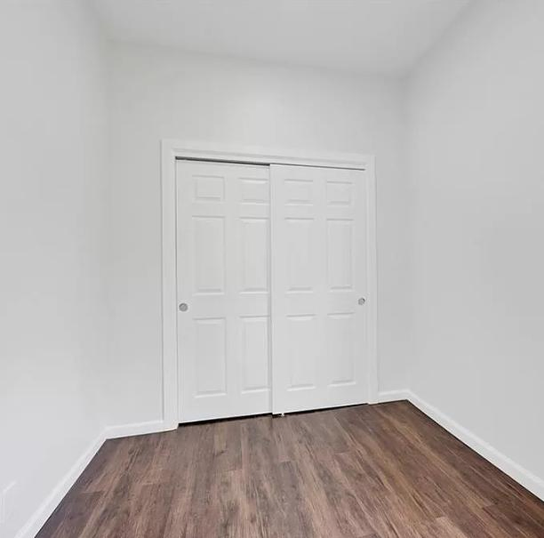 Rustic Style Interior Solid Wood and MDF Window Design Wooden Pine Wood Barn Door Bathroom Doors