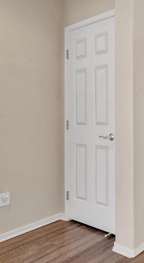 Rustic Style Interior Solid Wood and MDF Window Design Wooden Pine Wood Barn Door Bathroom Doors