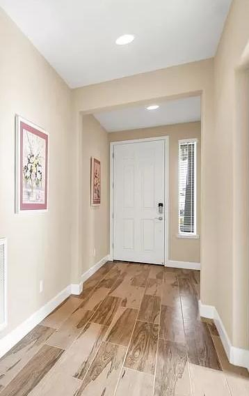 Rustic Style Interior Solid Wood and MDF Window Design Wooden Pine Wood Barn Door Bathroom Doors