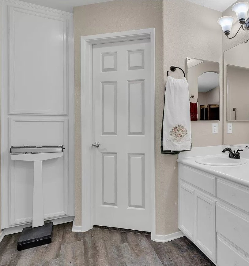 Rustic Style Interior Solid Wood and MDF Window Design Wooden Pine Wood Barn Door Bathroom Doors