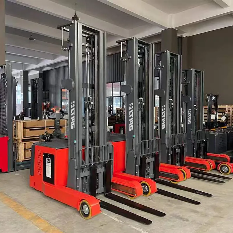 Reach Stacker Front View