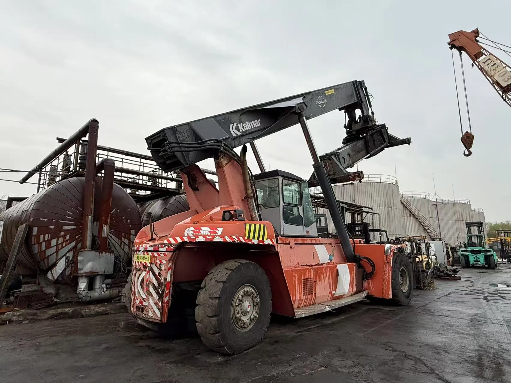 High-Performance Heavy-Duty Kalmar/Heli Drf/Drd/Drt450 25/42/45 Ton Reach Stacker for Efficient Container Operations