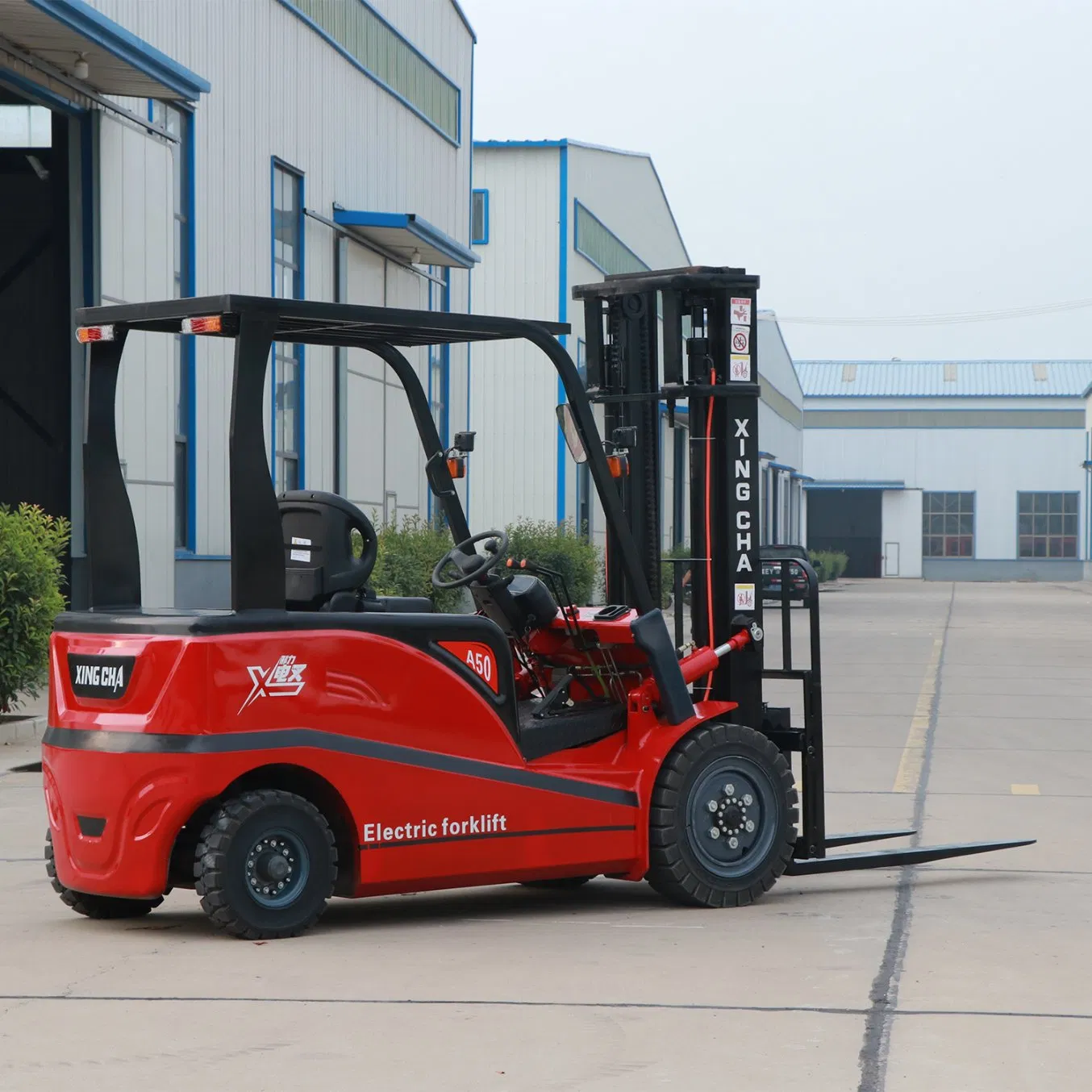 Lithium Battery Powered Four-Wheel Forklift, 1.5-5 Tons