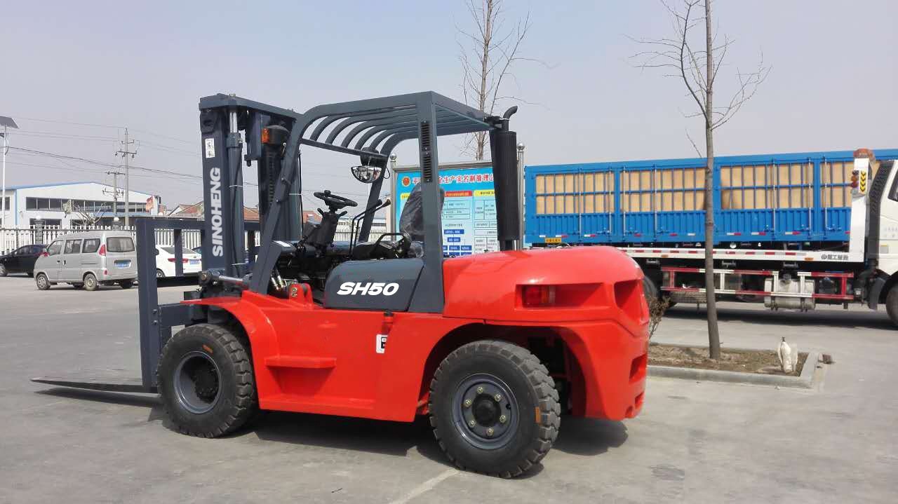 Heavy-Duty Diesel Forklift Truck for Efficient Logistics Solutions