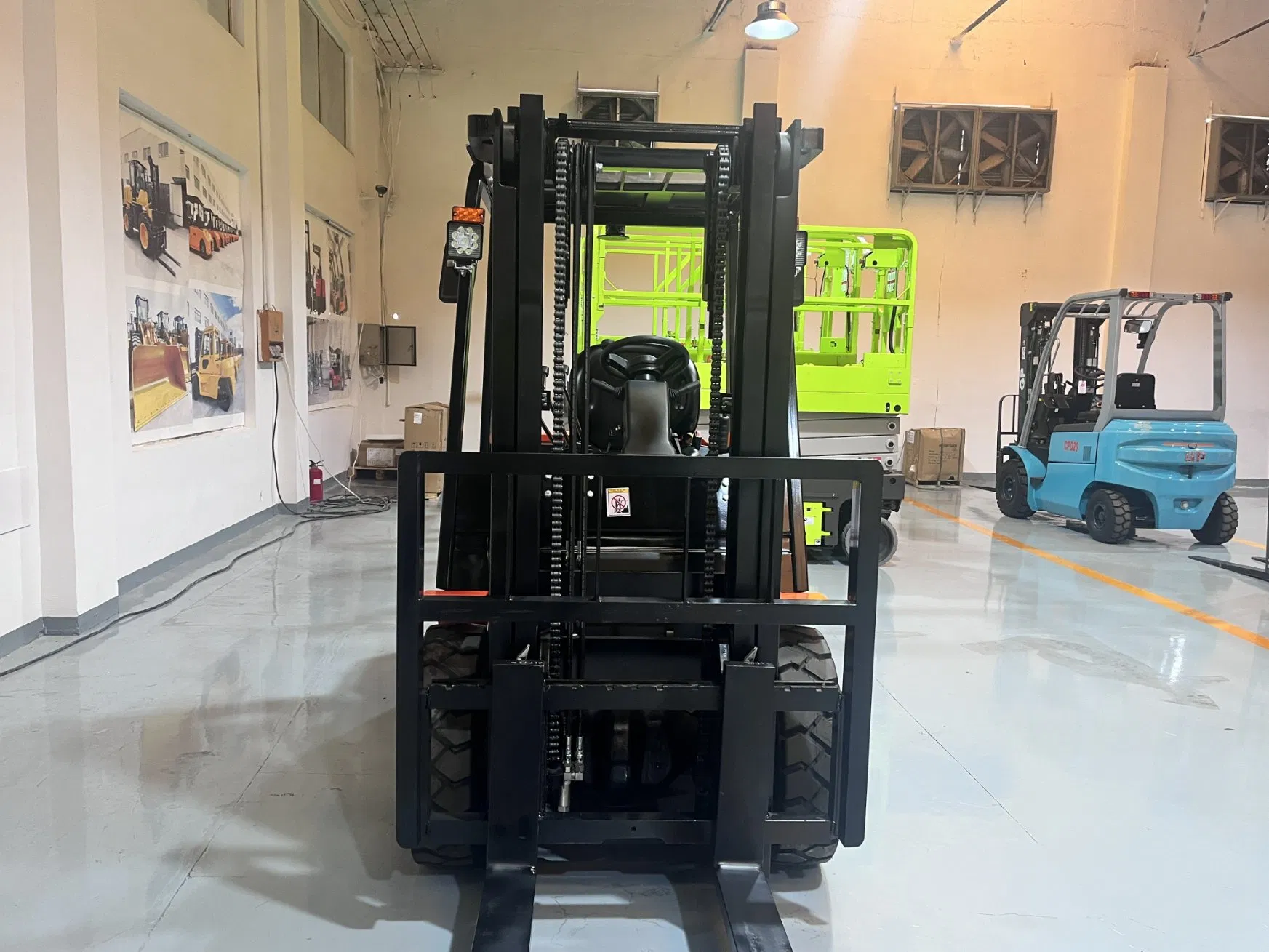 Vmax 2ton 2.5ton Diesel Forklift Truck – Triple Mast, 7m Lift Height &amp; High-Density Warehouse Solution