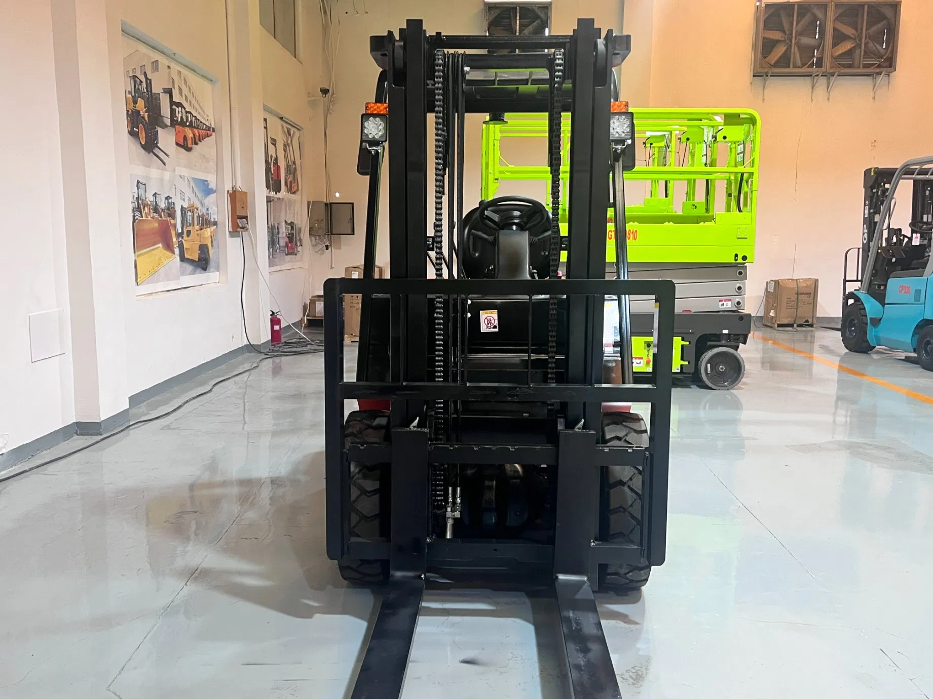 Vmax 2ton 2.5ton Diesel Forklift Truck – Triple Mast, 7m Lift Height &amp; High-Density Warehouse Solution