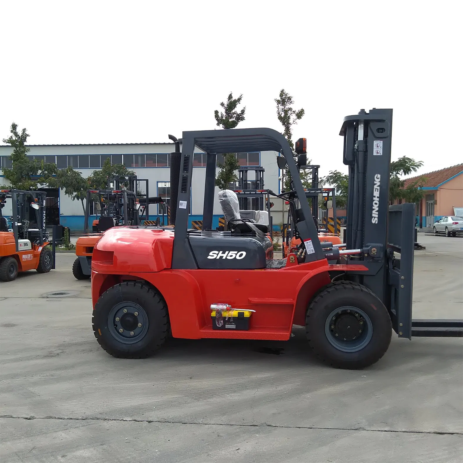 Heavy-Duty Diesel Forklift Truck for Efficient Logistics Solutions