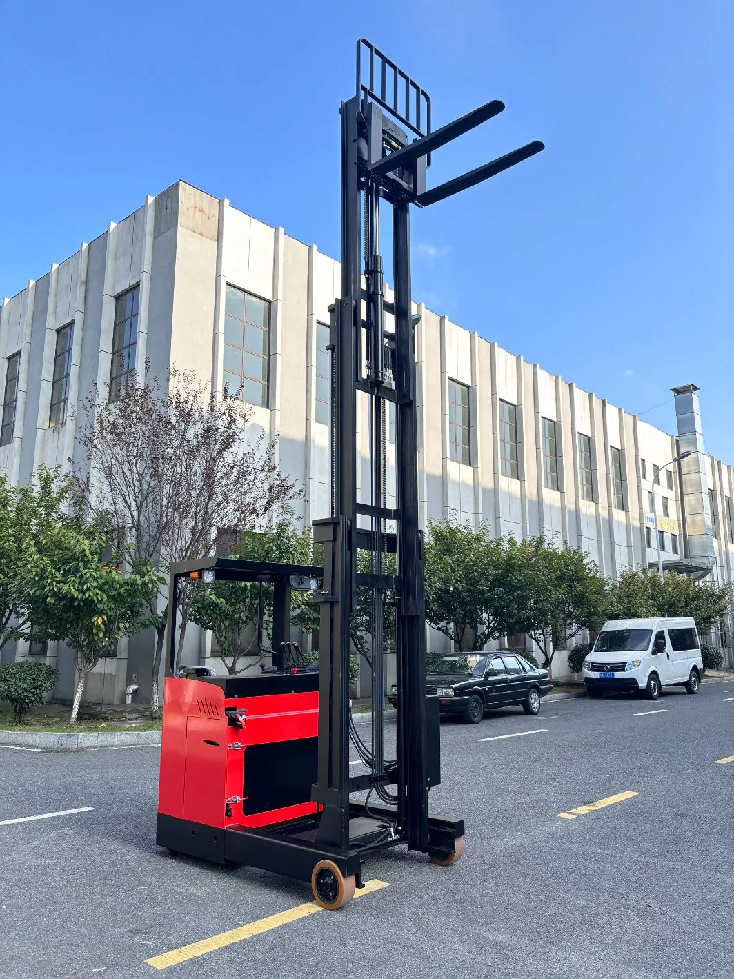 New 2.0t 2.5ton 3ton 12m 13.5m Narrow Aisle Electric Forklift Reach Truck Agv