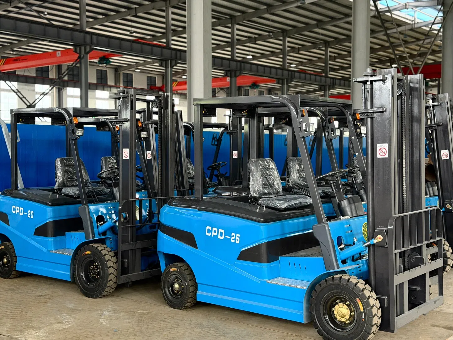 2.5-Ton Lithium Electric Forklift Engineered for Narrow-Aisle Warehouses, Featuring an Adjustable Ergonomic Seat and Full After-Sales Service