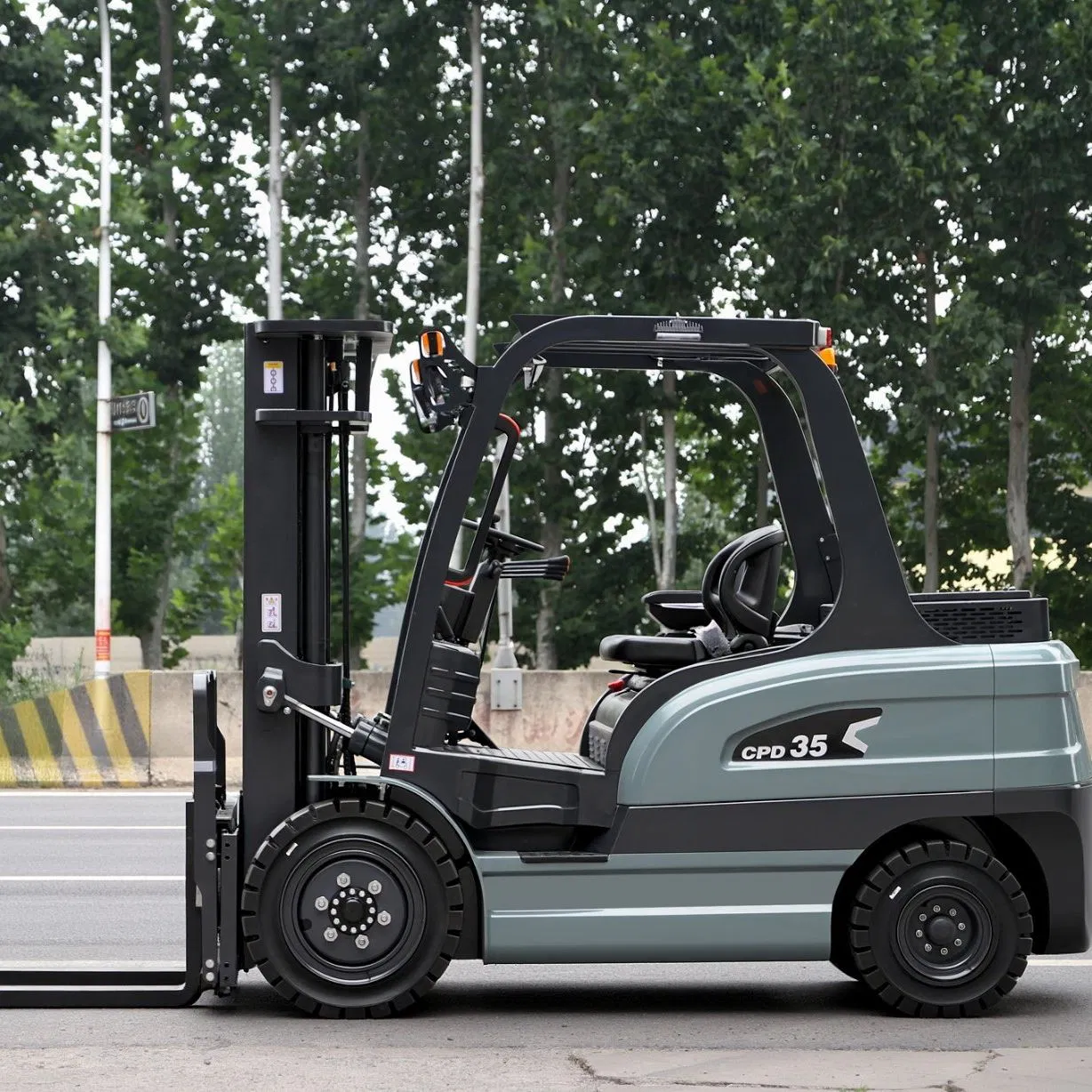 3-3.5 Ton Electric Forklift Lithium Battery Powered Hydraulic Lift Forklift with CE Certificate
