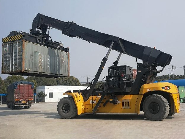 High Load Xcs70 Popular Reach Stacker with Low Fuel Consumption