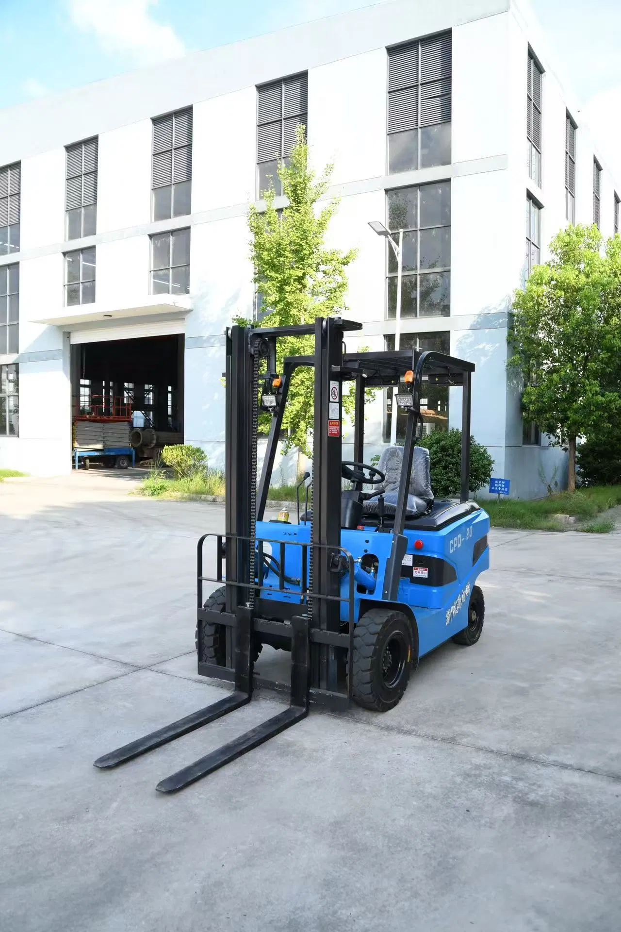 2.5-Ton Lithium Electric Forklift Engineered for Narrow-Aisle Warehouses, Featuring an Adjustable Ergonomic Seat and Full After-Sales Service