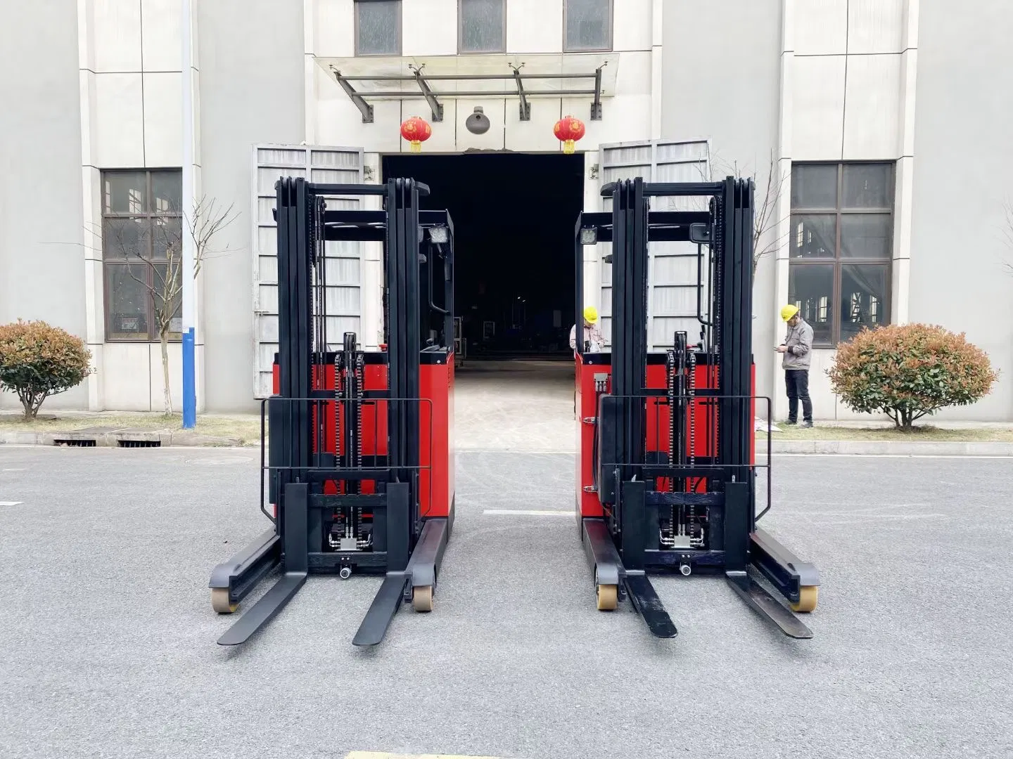 Seating Type 3ton Electric Reach Truck with High Lifting 6m Warehouse Narrow Aisle Battery Stacker