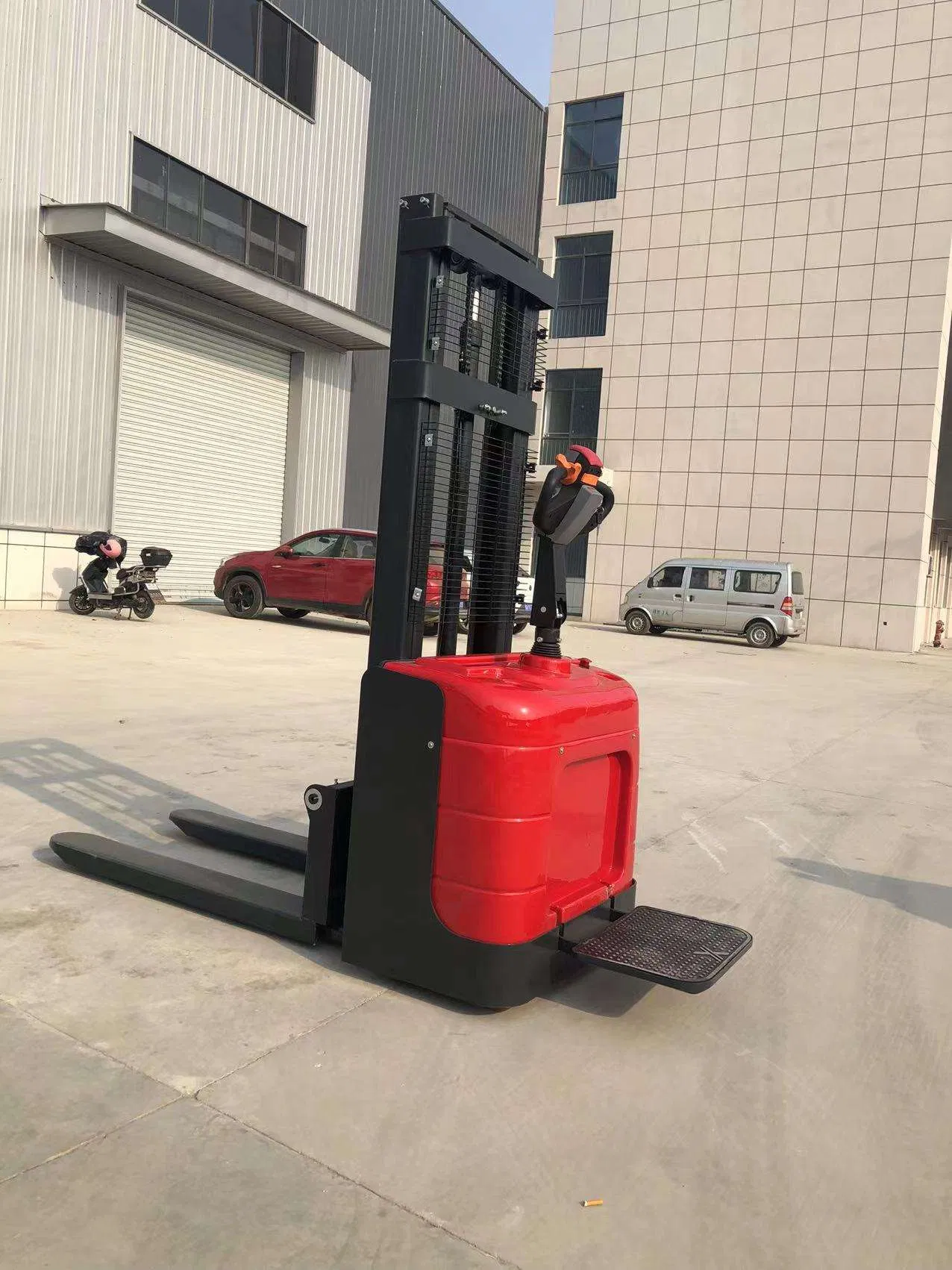 Factory Outlet 3000mm-6000mm Lifting High Mini Forklift Electric Stacker Forklift Electric Reach Stacker with CE