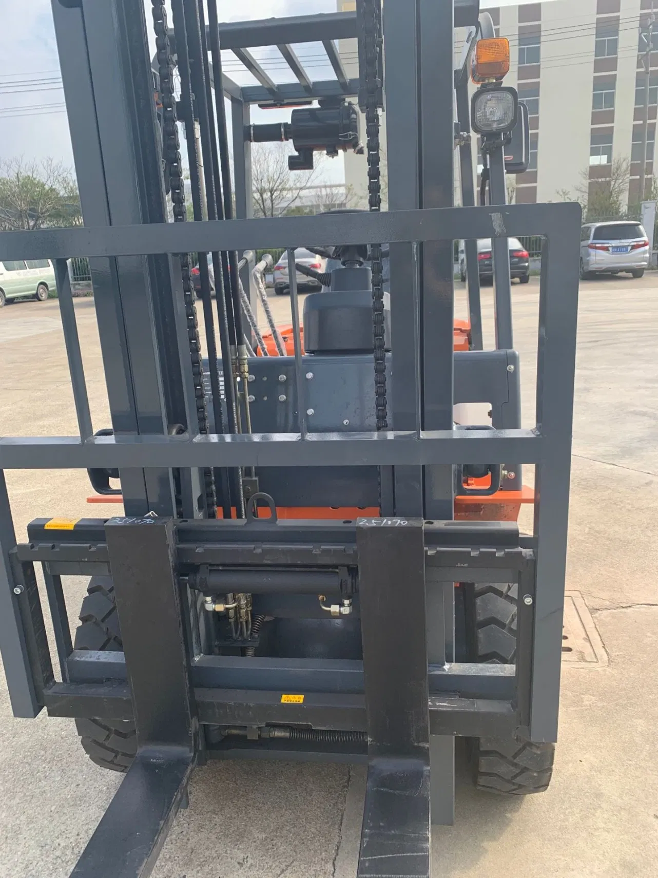 Vmax 2ton 2.5ton Diesel Forklift Truck – Triple Mast, 7m Lift Height &amp; High-Density Warehouse Solution