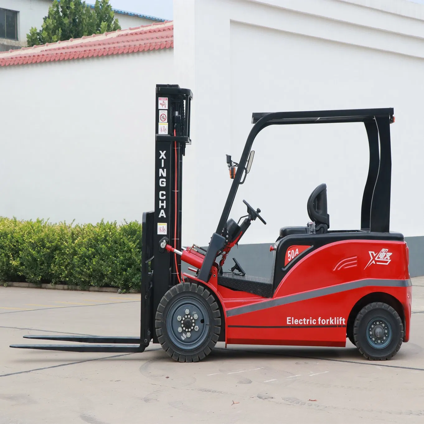 Lithium Battery Powered Four-Wheel Forklift, 1.5-5 Tons