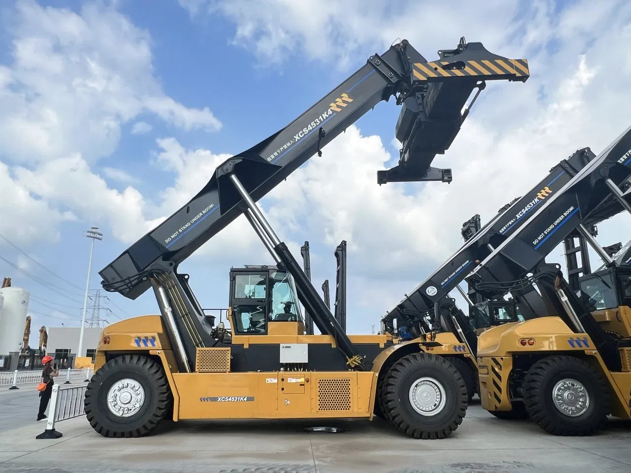 New Xcs4531K Container Reach Stacker 45ton Rated Load High Performance Hot Selling