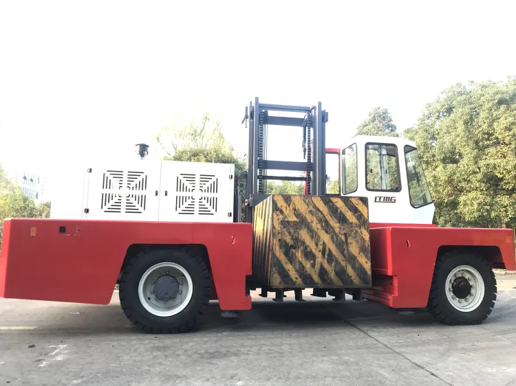 Diesel Side Loader Detail