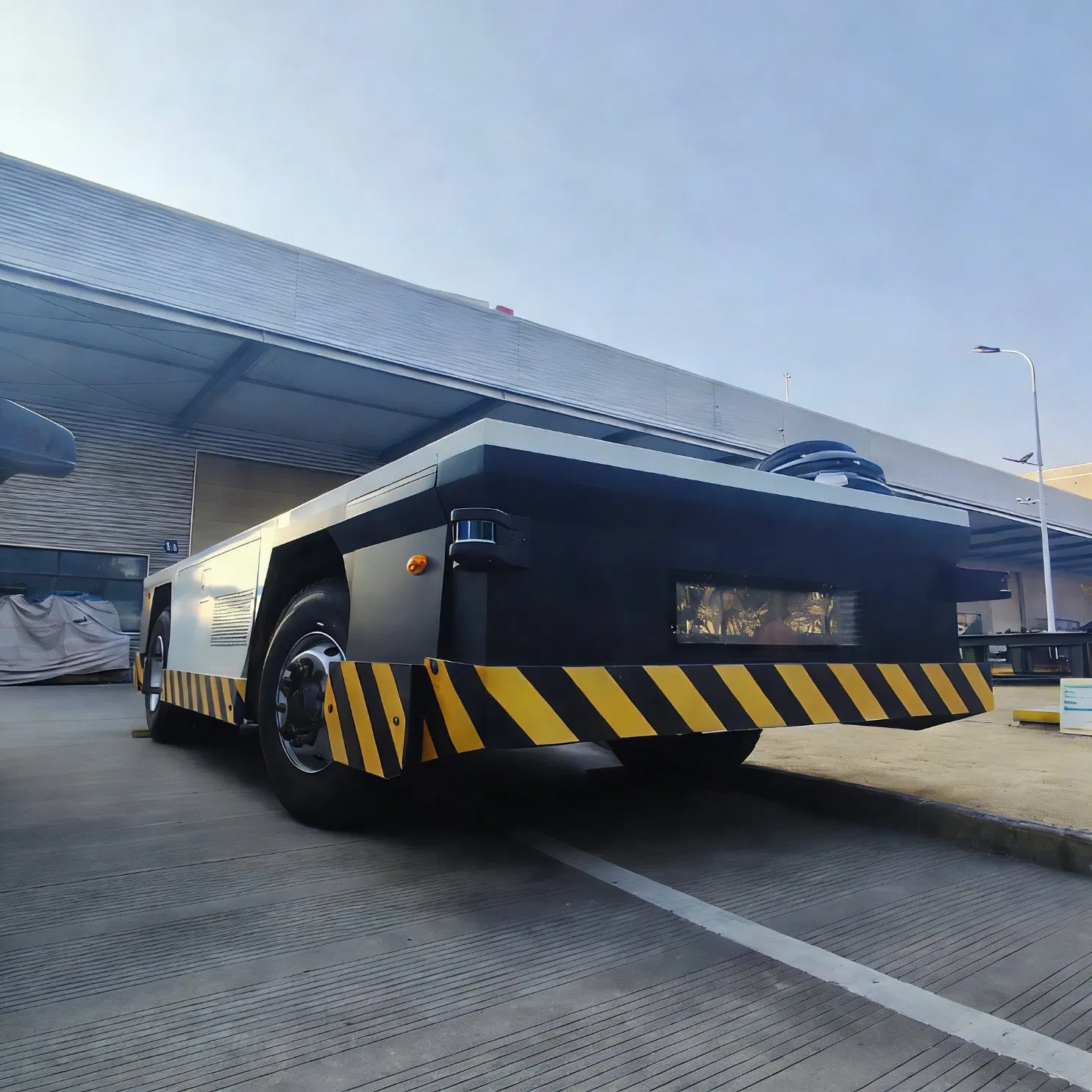 Long Range Bev Automated Guided Vehicle (AGV) with 175kwh Battery