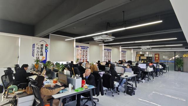 IDD Motion electric forklift for warehouse operations