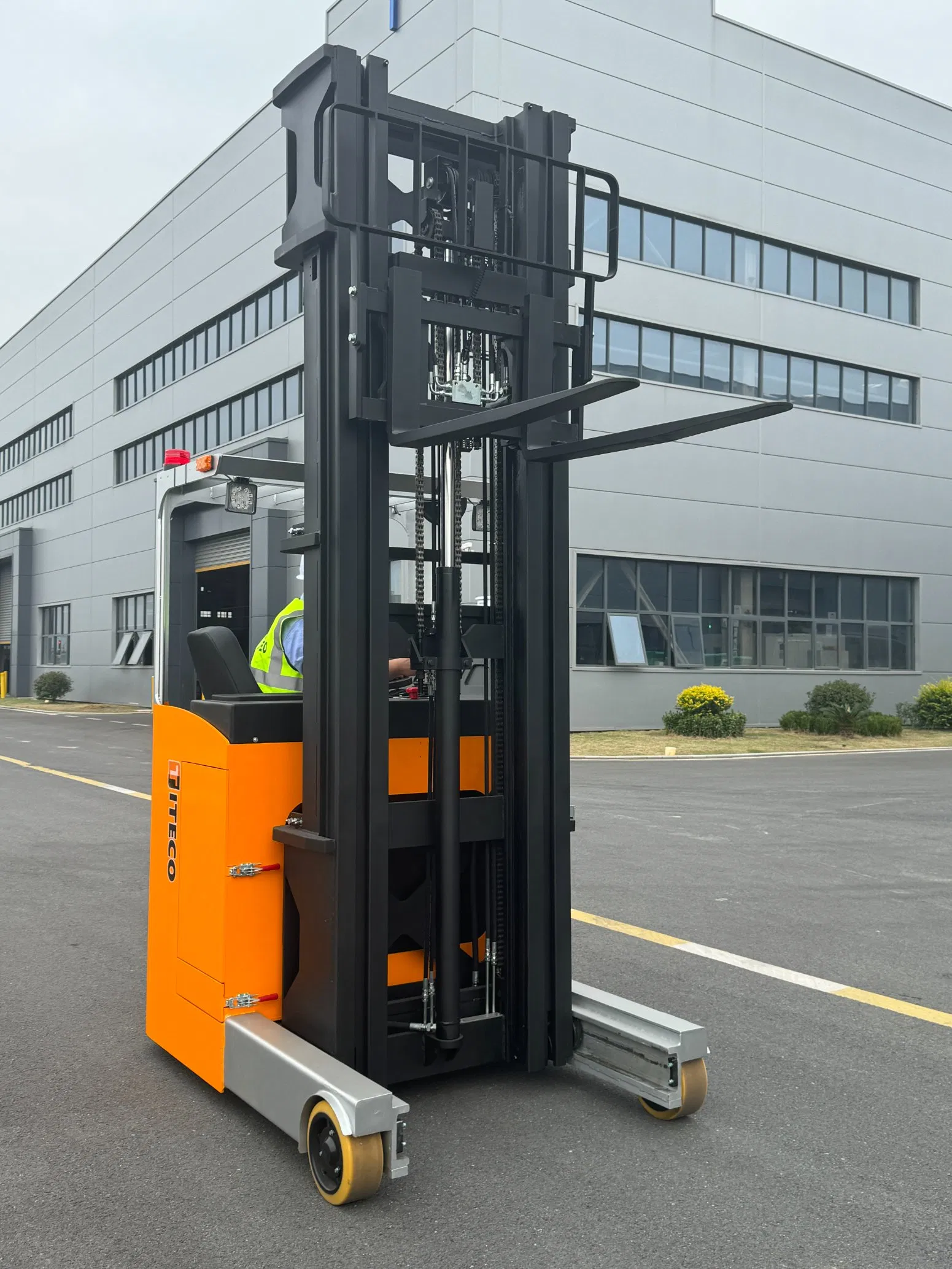 Titeco 1.5ton-3.0ton Reach Truck Forklift Pallet Stacker Heavy Duty Electric Powered Reach Truck for Warehouse Storage