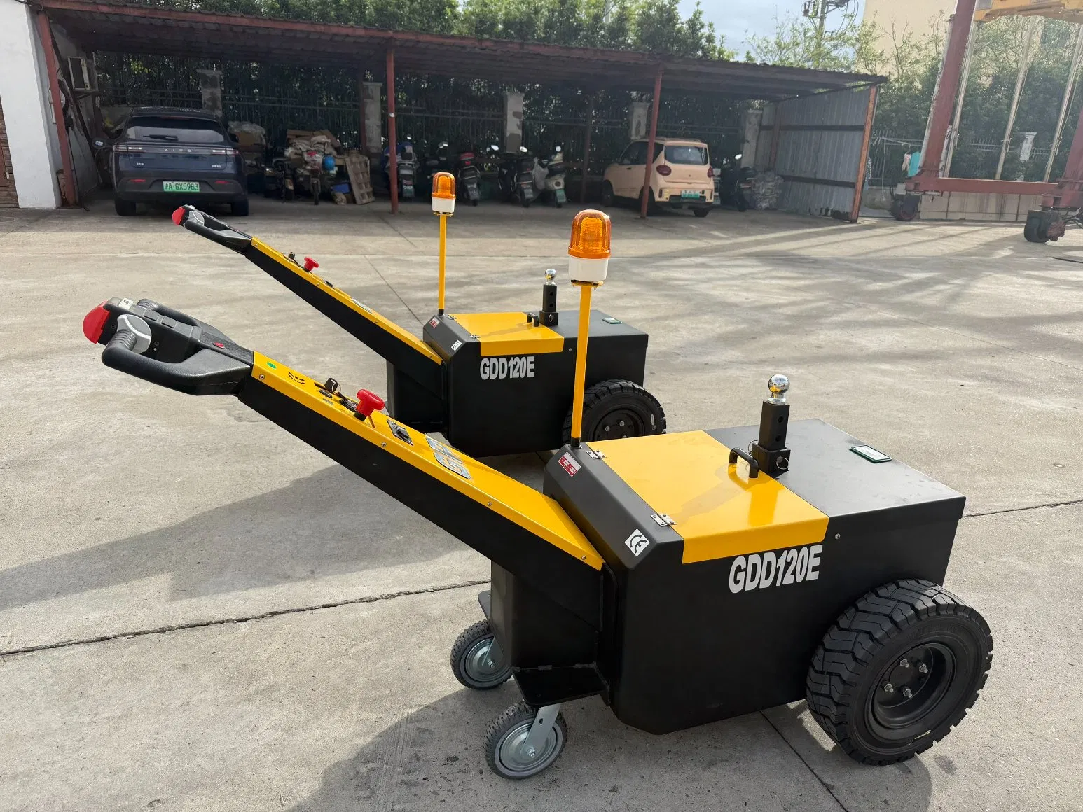 Hand-Guided Electric Tractor: Zero-Emission Manual Tow Tractor for Eco-Friendly Material Transport.