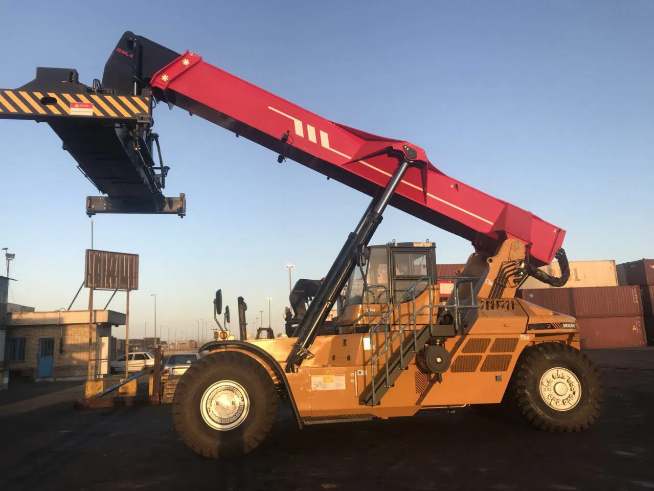 High Operating Efficiency Lifting Equipment 45ton Reach Stacker Srsc45h