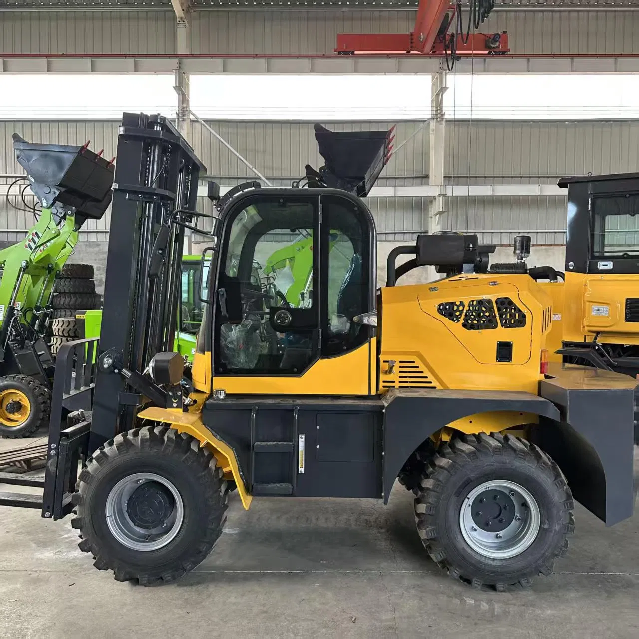 Heavy Duty 3 Ton Diesel 4WD Rough Terrain Forklift High Ground Clearance for Unpaved Road