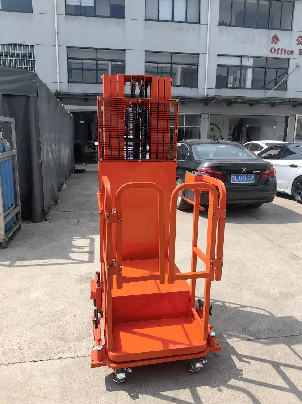 4m 5m 6m 300kg Small Wheels Tool Semi Electric Low Level Central Rider Order Picker