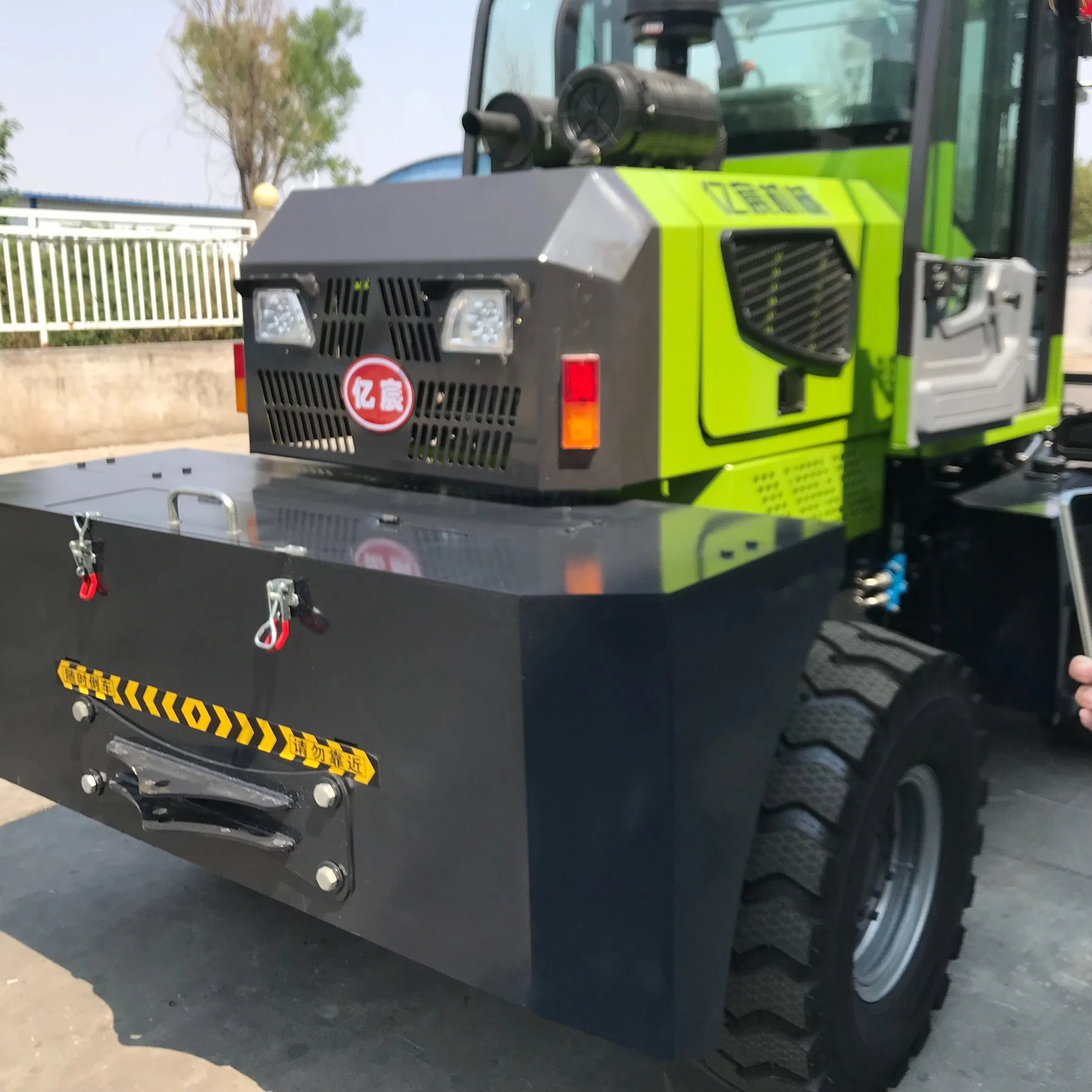 Heavy-Duty 4WD Diesel Forklift Truck for Rough Terrain