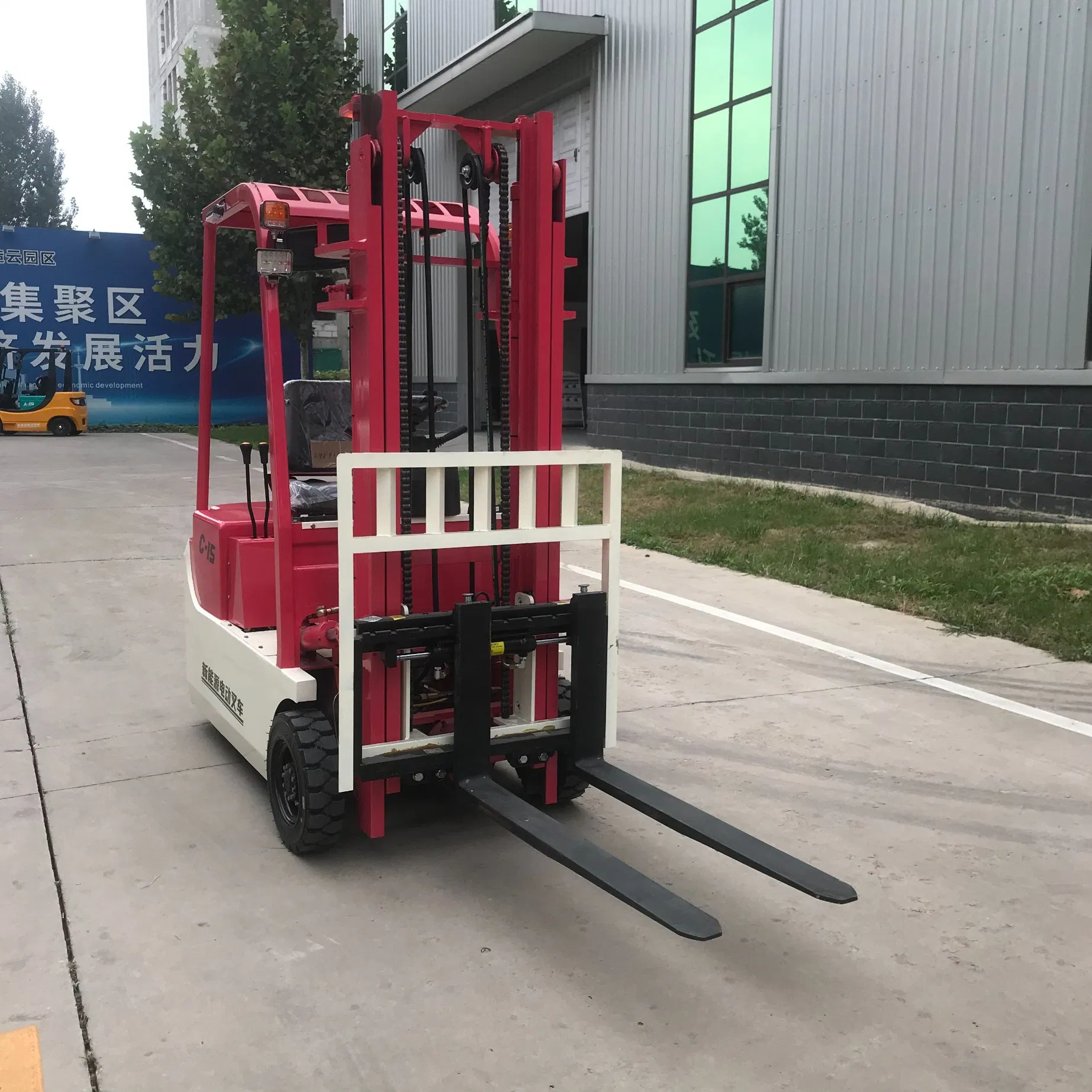 Three-Wheel Counterbalanced Forklift Truck Narrow Aisle Mini Personal Use Easy-to-Operate Electric Forklift