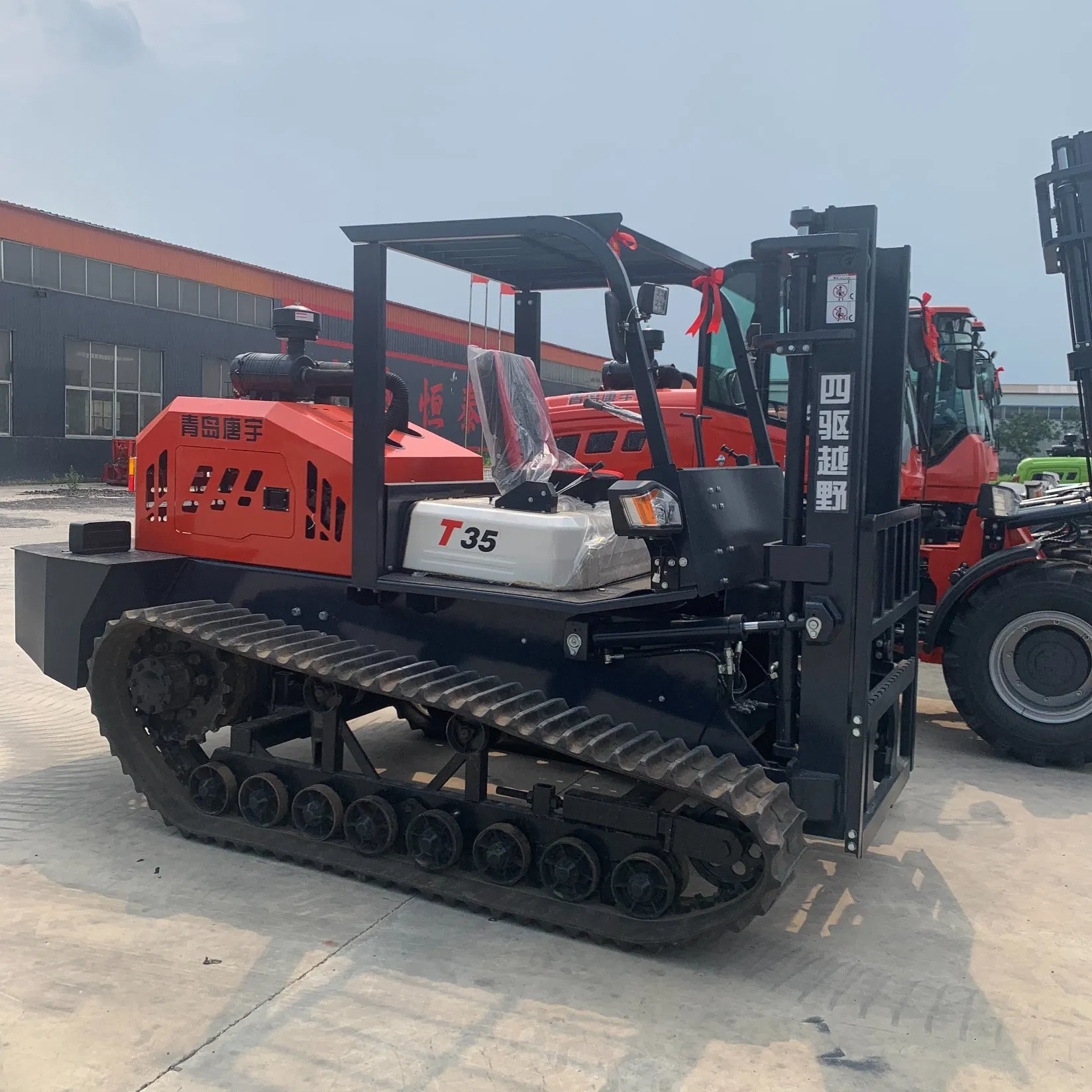 3.5 Ton 4 Wheel Drive All Rough Terrain Forklift Crawler off-Road Forklift It Lifts 3, 000 Kilos to a Height of 4.5 Meters
